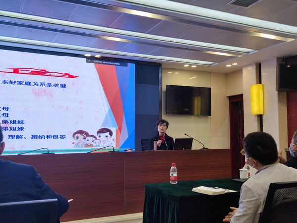 【我为人民办实事】威廉体育公司进杏装和谐家庭”生理健全讲座