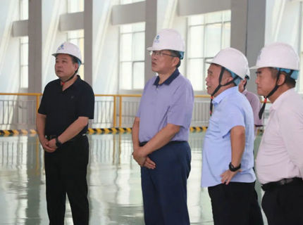 马建华一行调研威廉体育公司并探望慰问基层职工