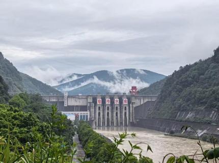 威廉体育公司积极迎战渫水50年一遇大洪水